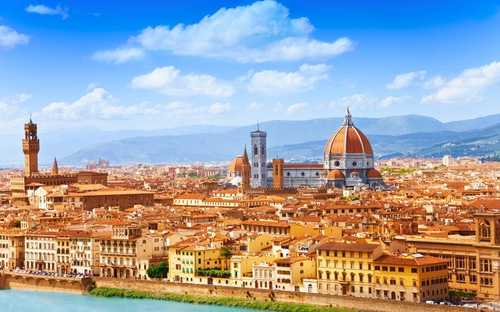 Open-Top-Sightseeing-Bus am Dom in Florenz