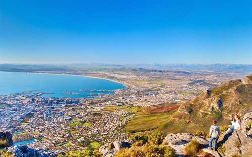Sightseeing-Bus am Tafelberg in Kapstadt