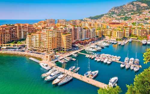 Open-Top-Sightseeing-Bus in Monte Carlo in Monaco